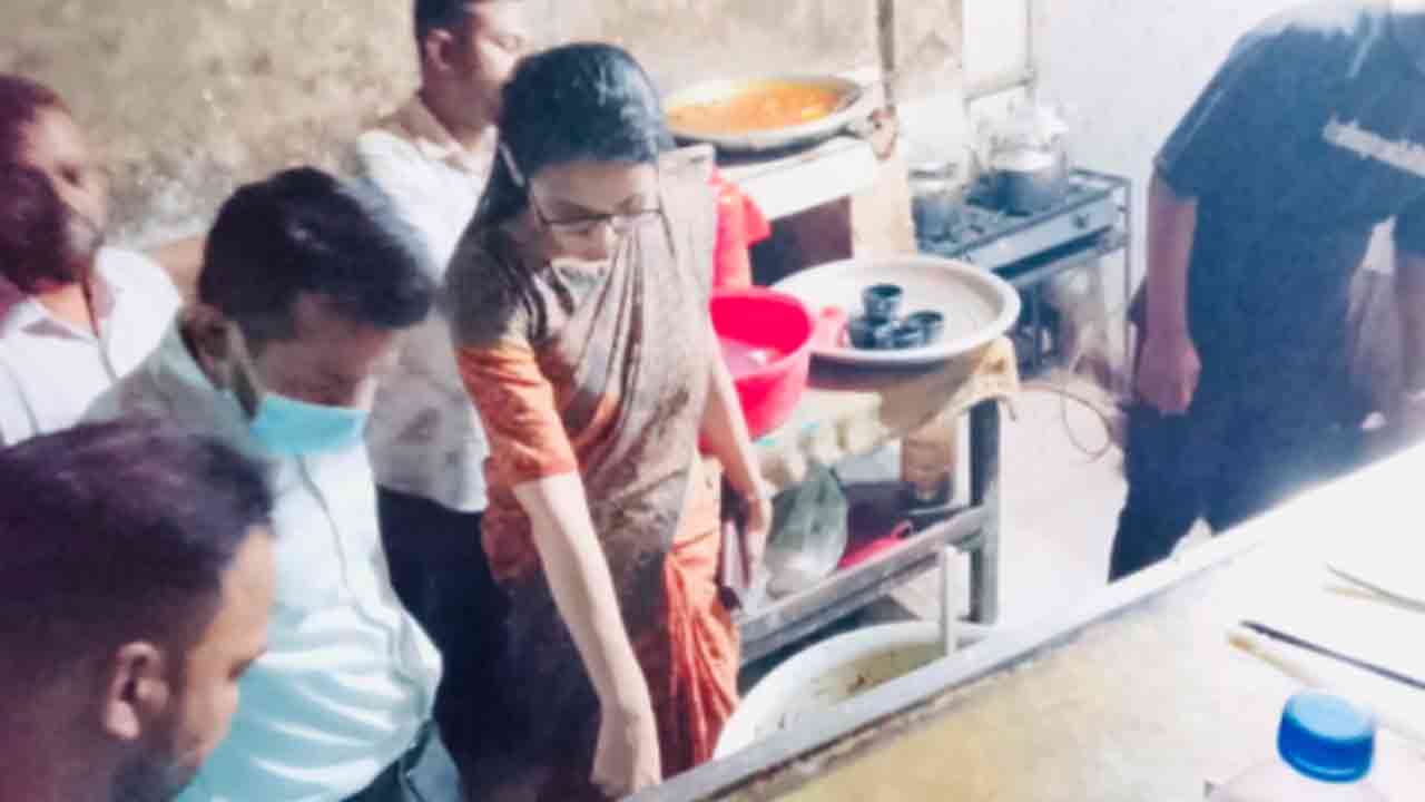 লক্ষ্মীপুরে চার প্রতিষ্ঠানকে জরিমানা