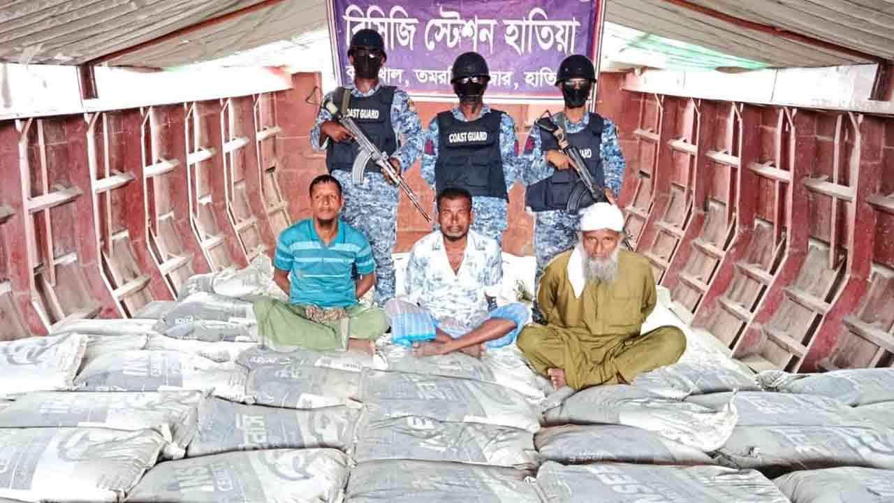 মিয়ানমারে পাচারের সময় ১,৩৬০ বস্তা সিমেন্টসহ ৩ জন গ্রেপ্তার