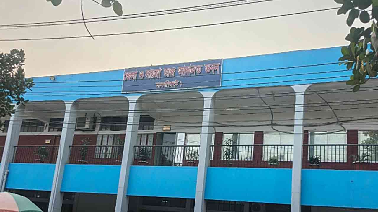 লালমনিরহাটে ফেনসিডিল মামলায় দুইজনের ১০ বছরের কারাদণ্ড