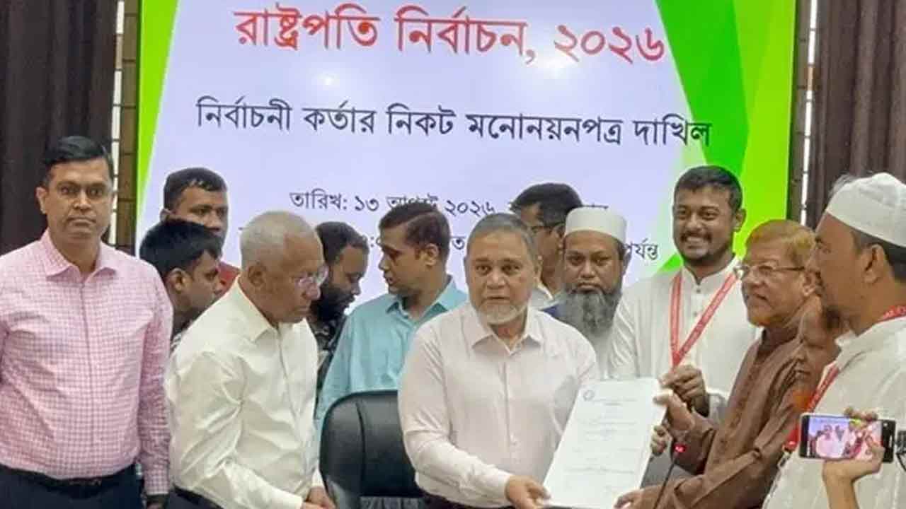 রাষ্ট্রপতি পদে অলি আহমেদের মনোনয়নপত্র জমা