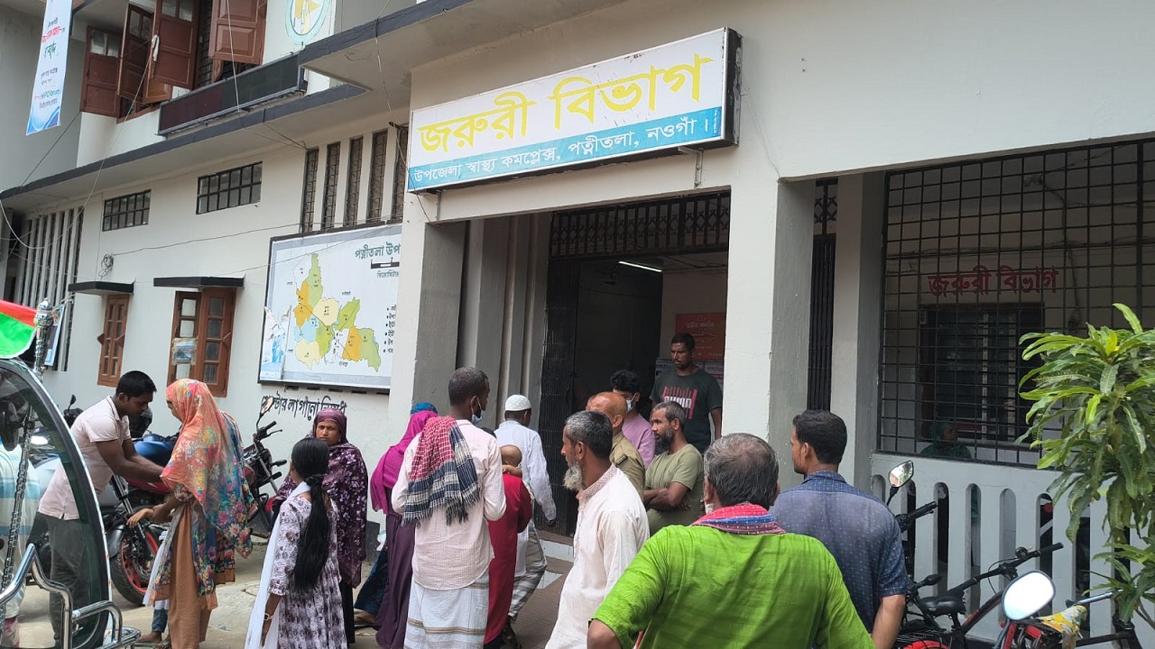 নওগাঁয় বাসের ধাক্কায় প্রাণ গেল মোটরসাইকেল আরোহীর