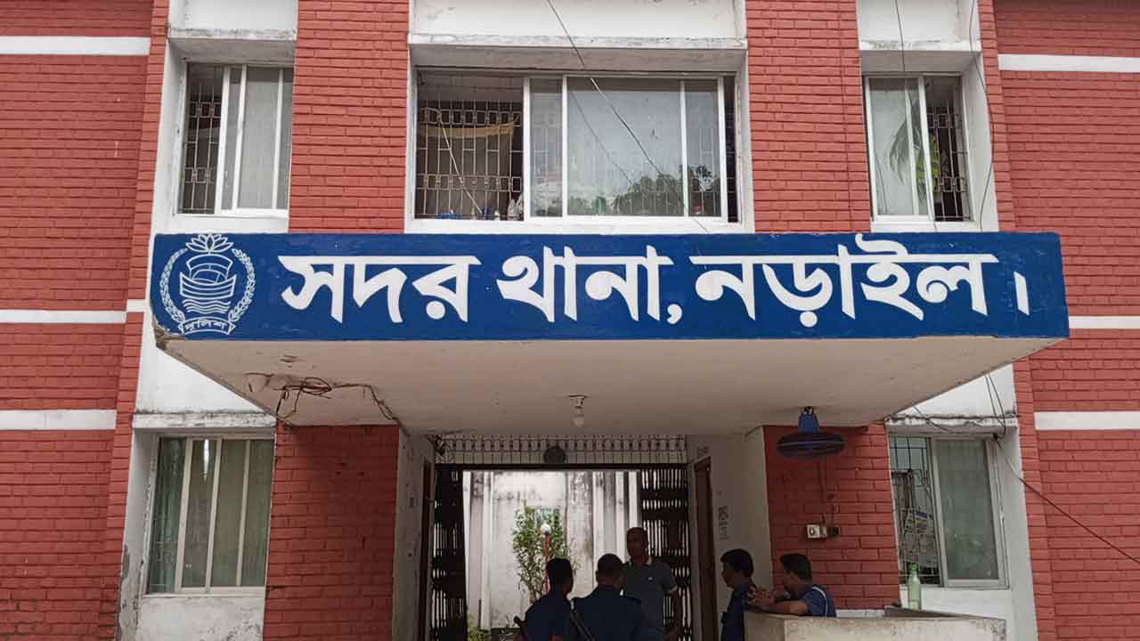 নড়াইলে প্রাইভেটকারের চাপায় নিহত ১
