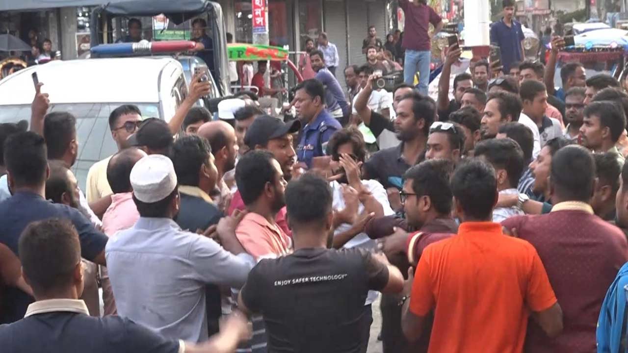 কুষ্টিয়ায় এমপি আমির হামজার গাড়িতে হামলা, থানায় এজাহার
