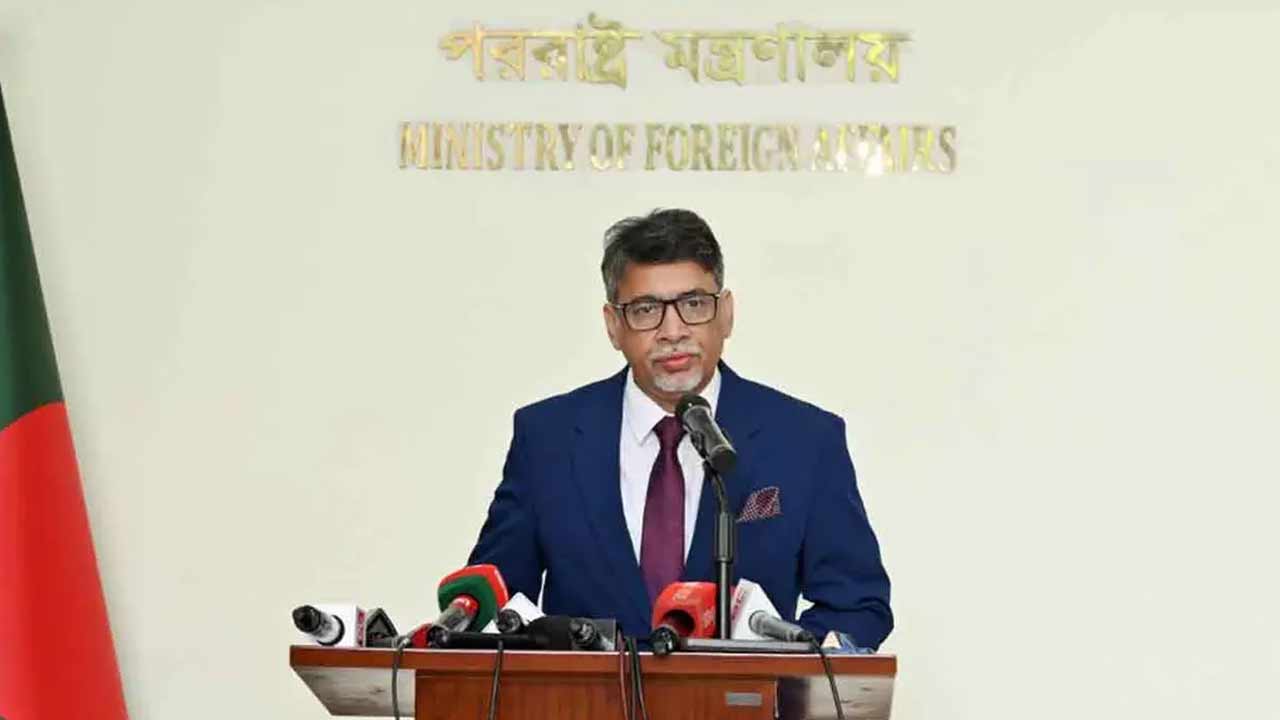 প্রধানমন্ত্রীর ভারত সফরের আগে অনুকূল পরিবেশ চায় ঢাকা
