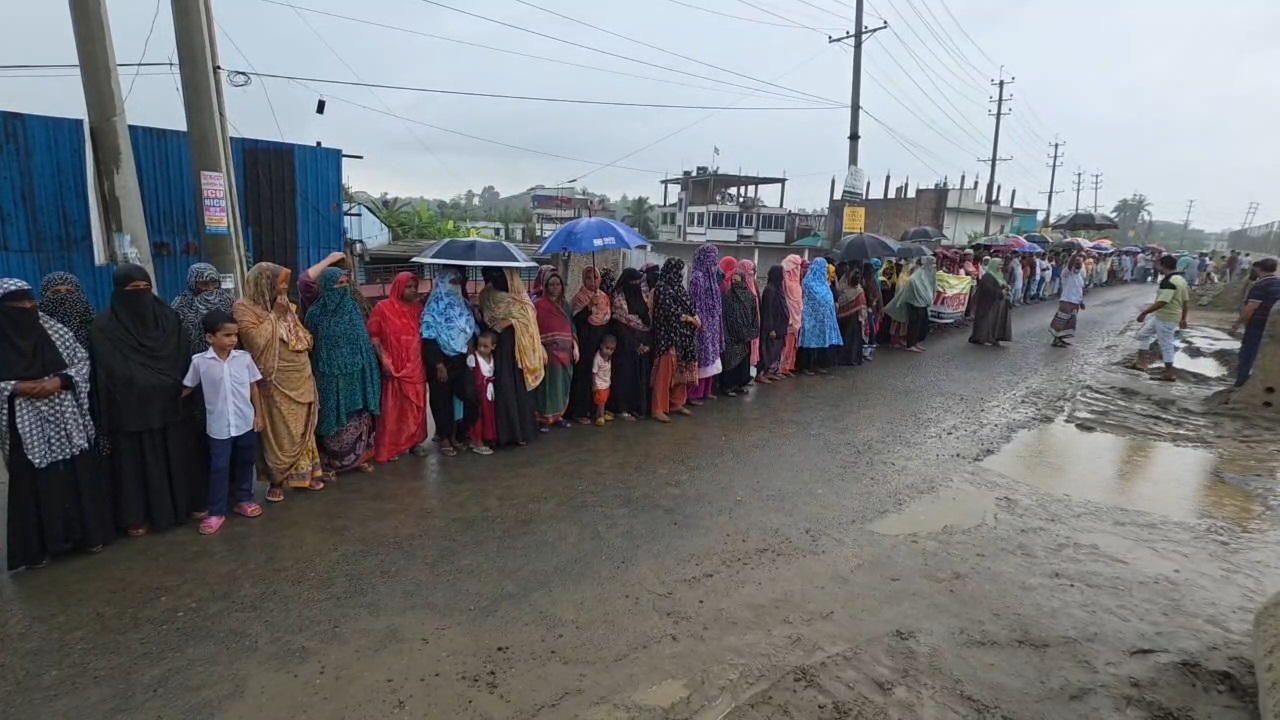 রূপগঞ্জে আন্ডারপাস নির্মাণের দাবিতে মানববন্ধন, সড়ক অবরোধ
