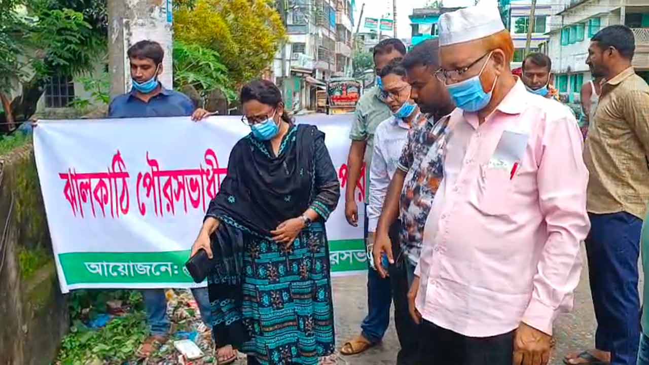 ঝালকাঠি পৌরসভার ৯ খালে পরিচ্ছন্নতা অভিযান