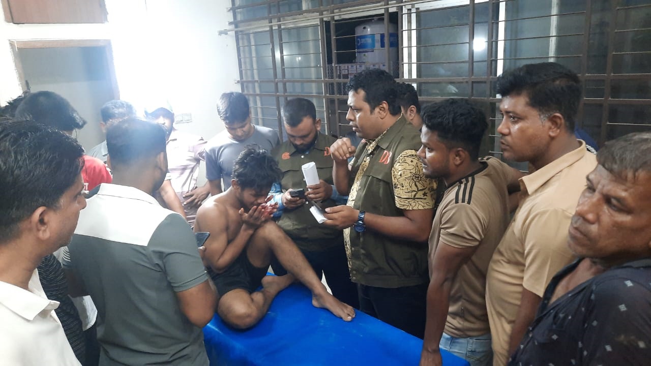 বাজার করা নিয়ে ঝগড়ার জেরে রুমমেটকে ছুরিকাঘাতে হত্যা