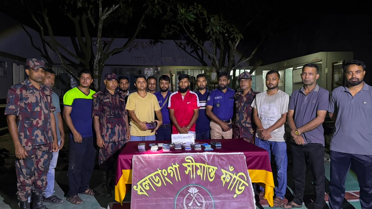কুড়িগ্রামে হাঁস-মুরগির খোঁয়াড়ে চোরাই মোবাইলের &lsquo;গুদাম&rsquo;, গ্রেপ্তার ১