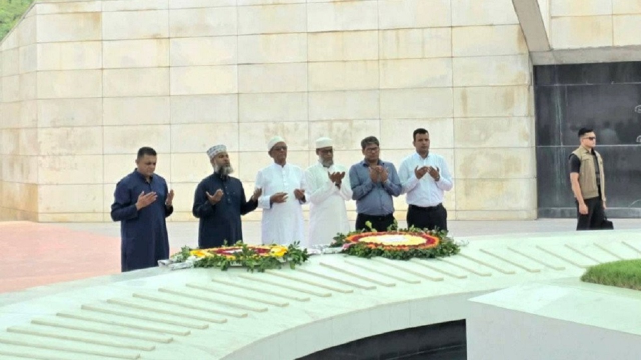জিয়াউর রহমান ও খালেদা জিয়ার সমাধিতে নবনির্বাচিত রাষ্ট্রপতির শ্রদ্ধা