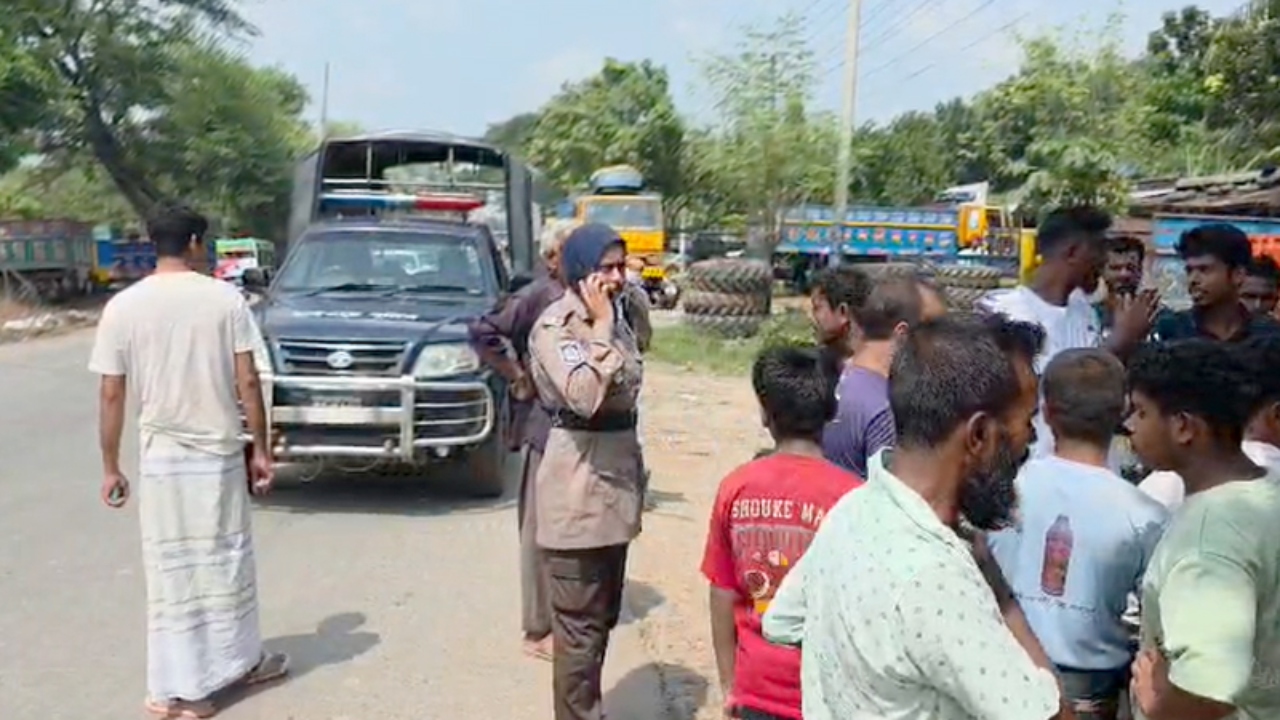 নাটোরের হরিশপুরে বাসচাপায় দুইজন নিহত