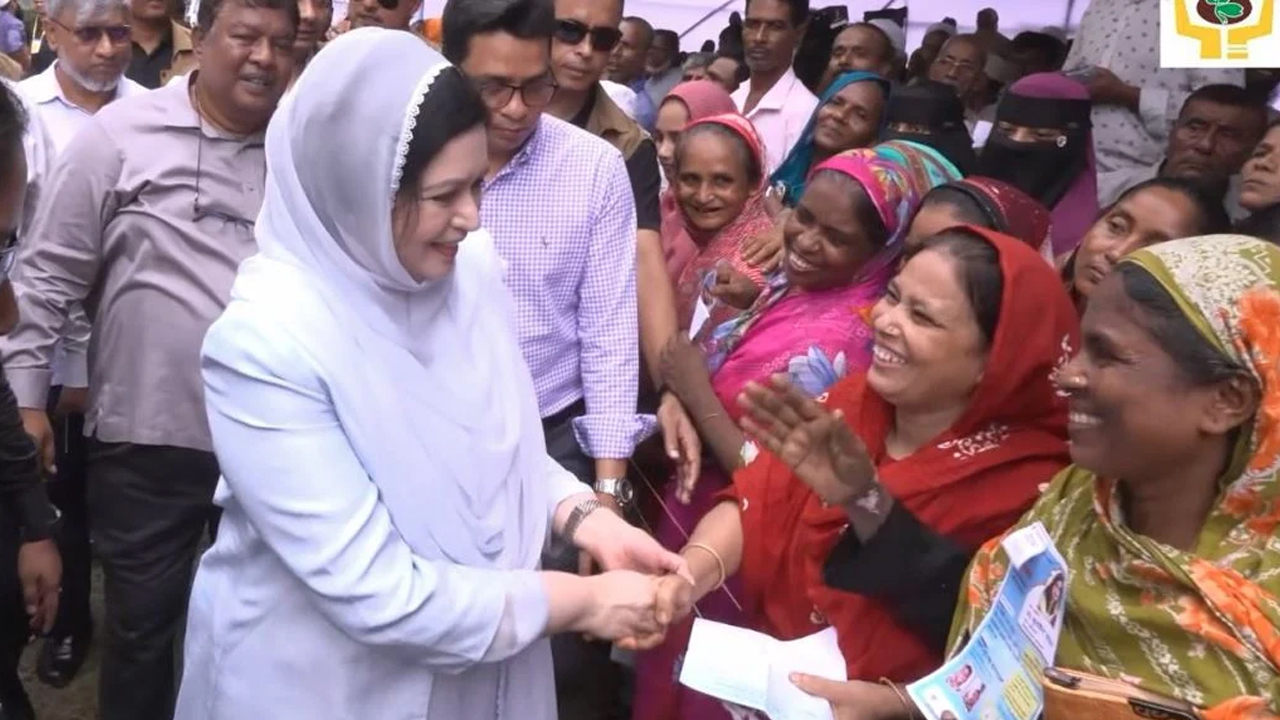ছানি অপারেশন ক্যাম্প পরিদর্শন করেছেন ডা. জুবাইদা রহমান