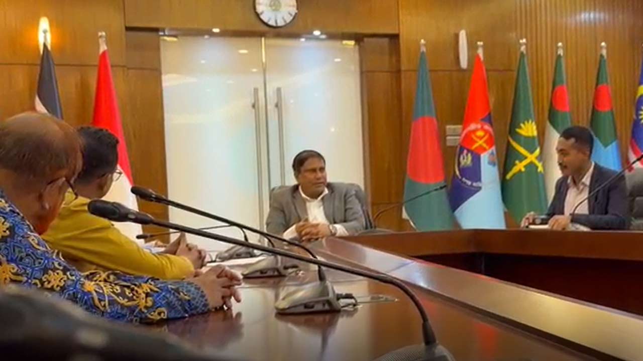 এক্স-ফোর্সেস অ্যাসোসিয়েশনের প্রতিনিধি দলের সঙ্গে প্রধানমন্ত্রীর প্রতিরক্ষা উপদেষ্টার সাক্ষাৎ