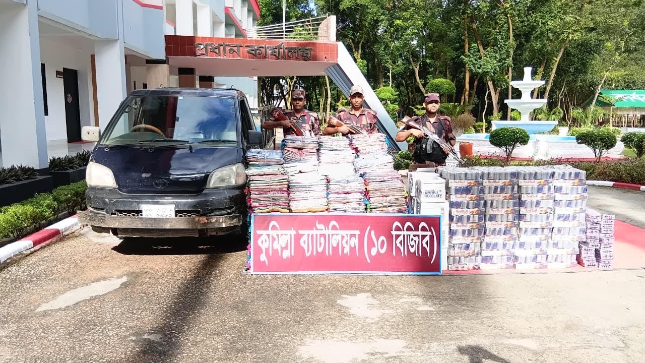 যানবাহনসহ ৯২ লাখ ৯০ হাজার টাকার ভারতীয় শাড়ি-থ্রি-পিস জব্দ