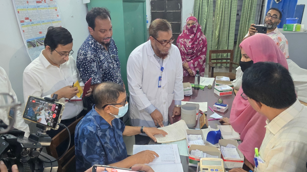 বিনা চিকিৎসায় আর কারও মৃত্যু দেখতে চাই না: নওগাঁয় স্বাস্থ্যমন্ত্রী