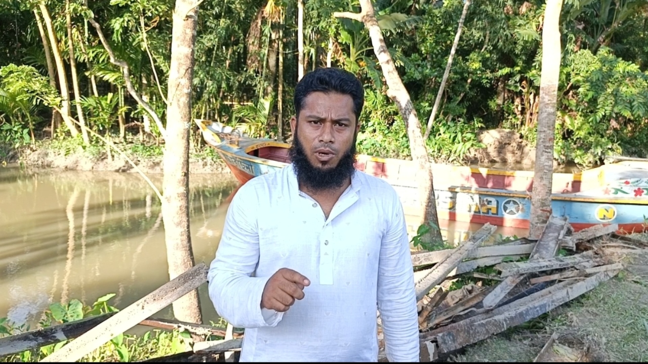 অনুমতি ছাড়াই আয়রন ব্রিজের মালামাল সরানোর চেষ্টা, চার গ্রামের মানুষের যাতায়াত বন্ধ