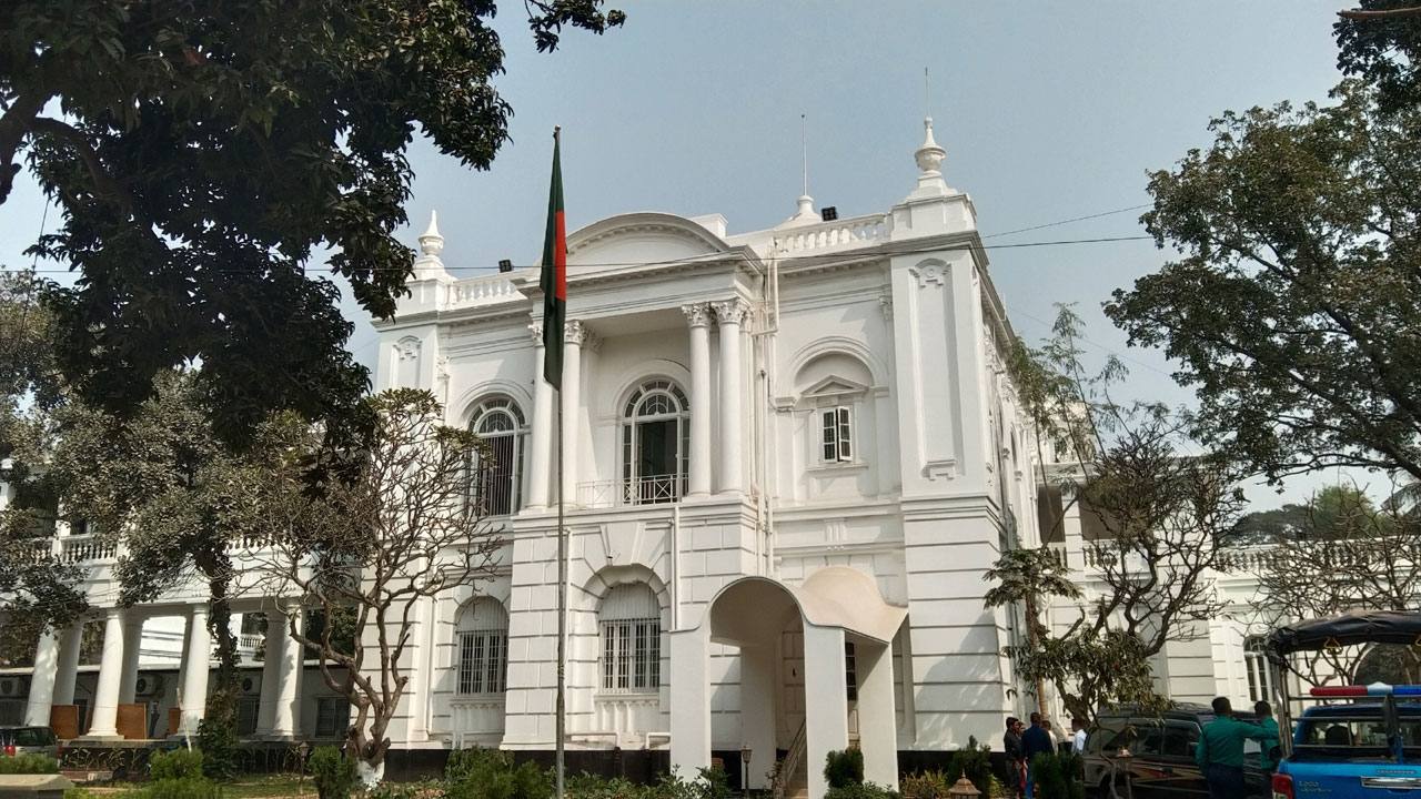জুডিসিয়াল সার্ভিসের সদস্যরা কোচিং সেন্টারের সঙ্গে জড়িত হতে পারবেন না