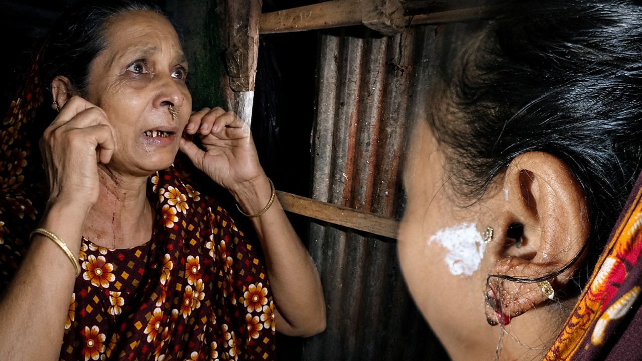 কান ছিঁড়ে স্বর্ণালংকার লুট, আতঙ্কে মেহেন্দীগঞ্জের গ্রামবাসী