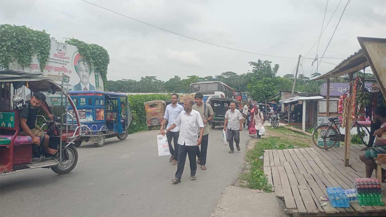 মাহিন্দ্রা-সিএনজি চালকদের ধর্মঘট, বরিশালে লোকাল বাস চলাচল বন্ধ