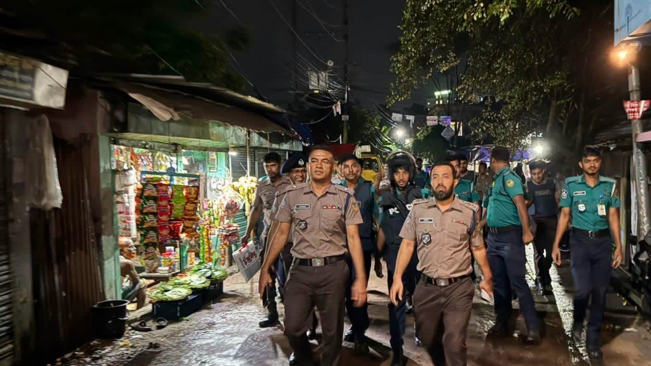 বরিশালে পুলিশের সাঁড়াশি অভিযান, ২৪ ঘণ্টায় গ্রেপ্তার ১৩