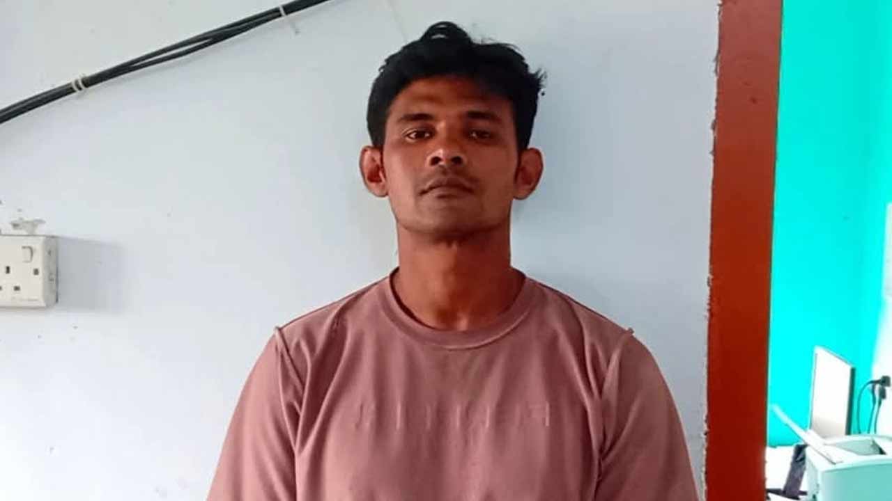 মেহেরপুরে কলেজছাত্রীর হাত কুপিয়ে বিচ্ছিন্ন