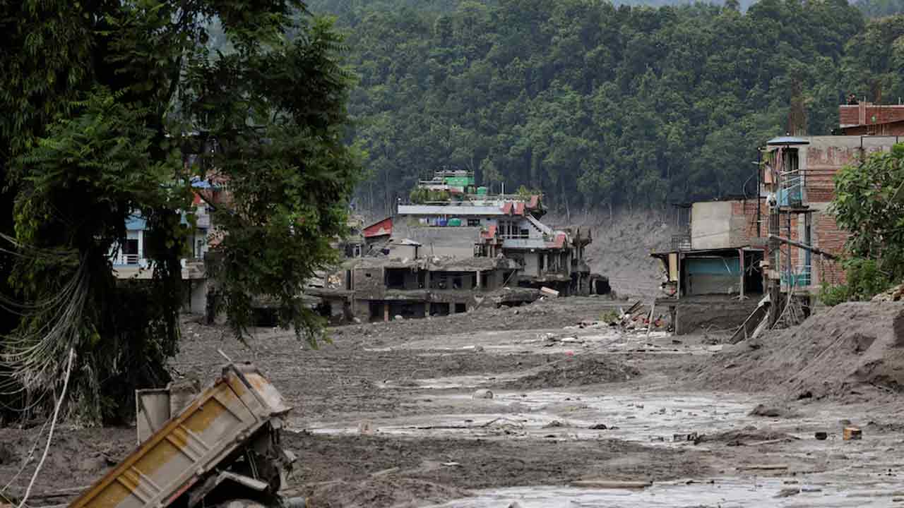 নেপাল-তিব্বত সীমান্তে ভয়াবহ বন্যা, কীভাবে ঘটল এই বিপর্যয়
