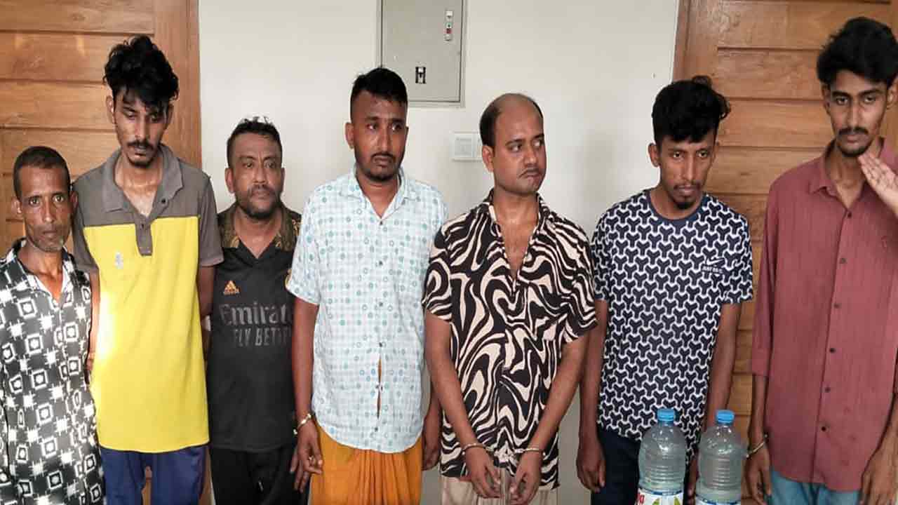 নাগেরবাজারে পুলিশের অভিযানে গ্রেপ্তার ১১