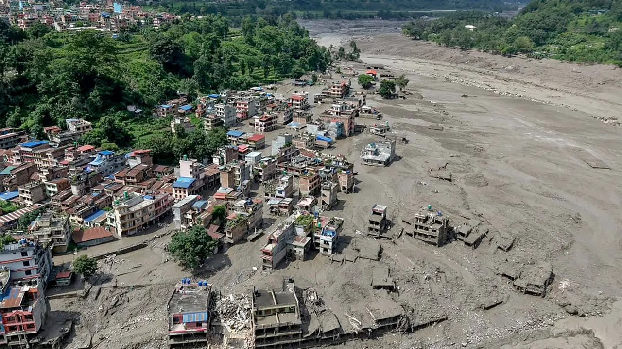 নেপালে আকস্মিক বন্যা-ভূমিধসে নিহত বেড়ে ২৭০