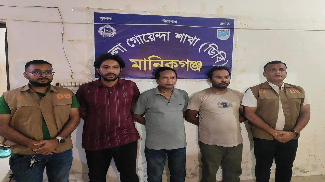 সরকারি অ্যাম্বুলেন্সে ইয়াবা, গ্রেপ্তার ৩