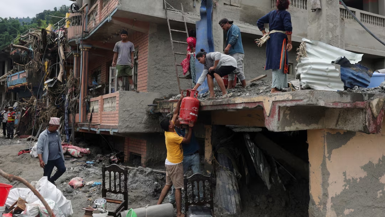 নেপালে ভয়াবহ বন্যায় ৬৩৩ জনের মৃত্যু, উদ্ধার অভিযান স্থগিত