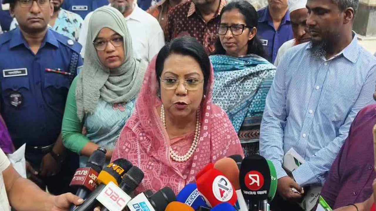 দেশের প্রতিটি জেলায় পর্যাপ্ত খাদ্য মজুদ আছে: খাদ্যমন্ত্রী