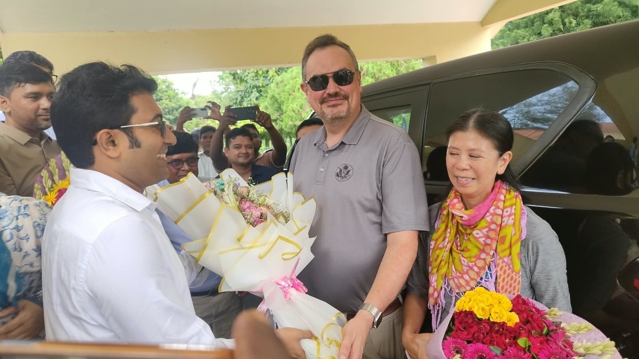 তিস্তা ব্যারেজ পরিদর্শন করলেন মার্কিন রাষ্ট্রদূত ব্রেন্ট টি. ক্রিস্টেনসেন