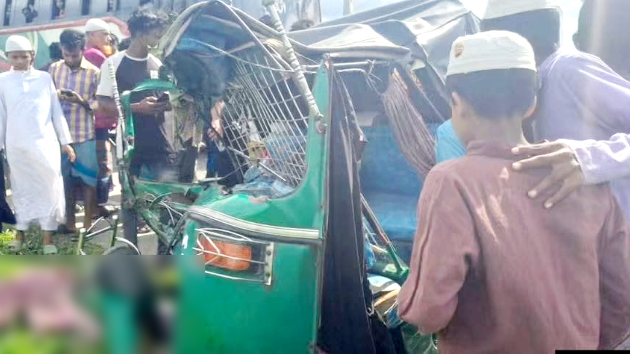 কটিয়াদীতে সিএনজি-কাভার্ড ভ্যান সংঘর্ষে নারী ও শিশুসহ নিহত ৩, আহত ৩
