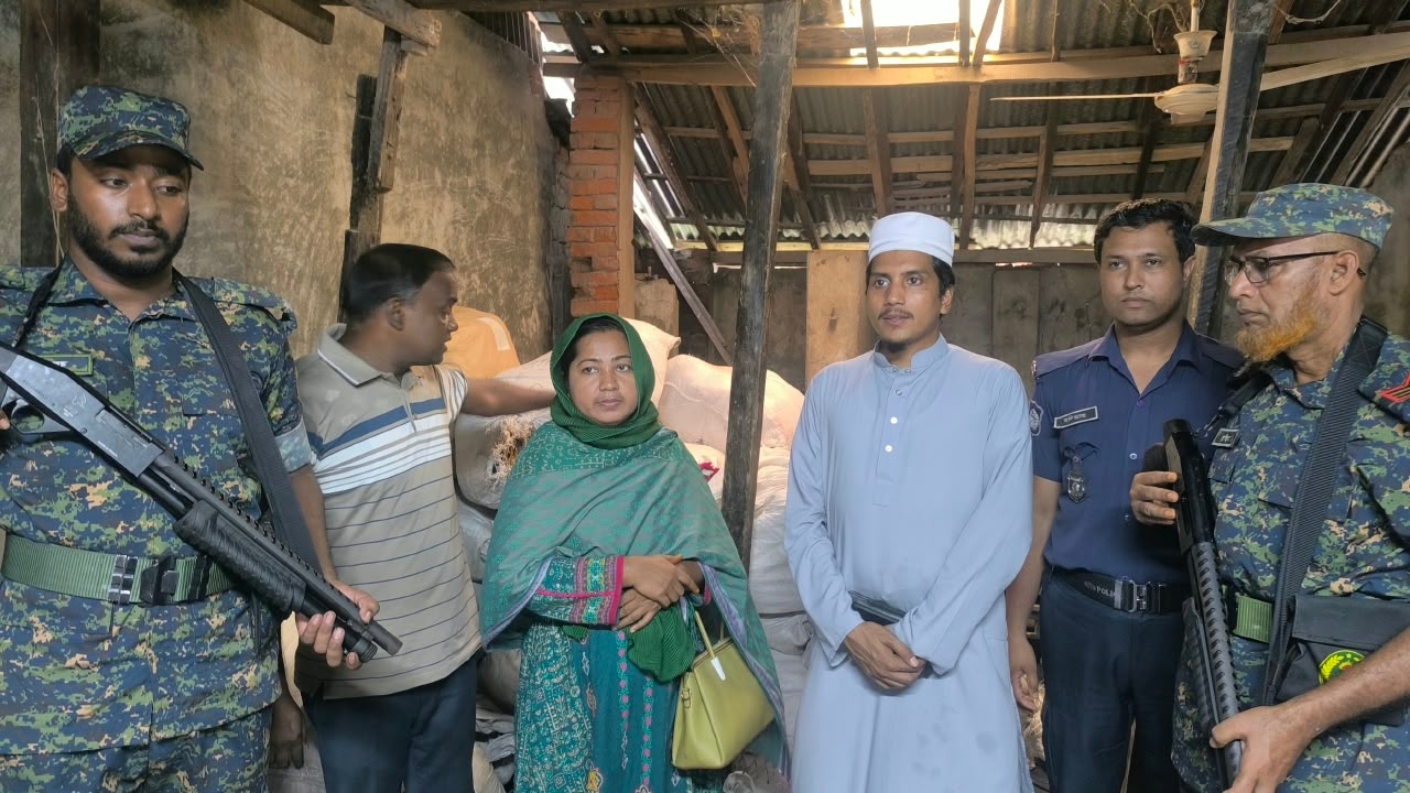 ঝালকাঠিতে ৩,১২৭ কেজি অবৈধ পলিথিন জব্দ, ব্যবসায়ীকে জরিমানা