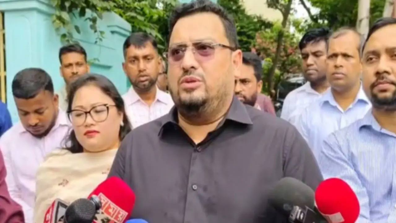 হাজির না থেকেও হাজিরা খাতায় স্বাক্ষর, ভূমি অফিসে ক্ষুব্ধ প্রতিমন্ত্রী