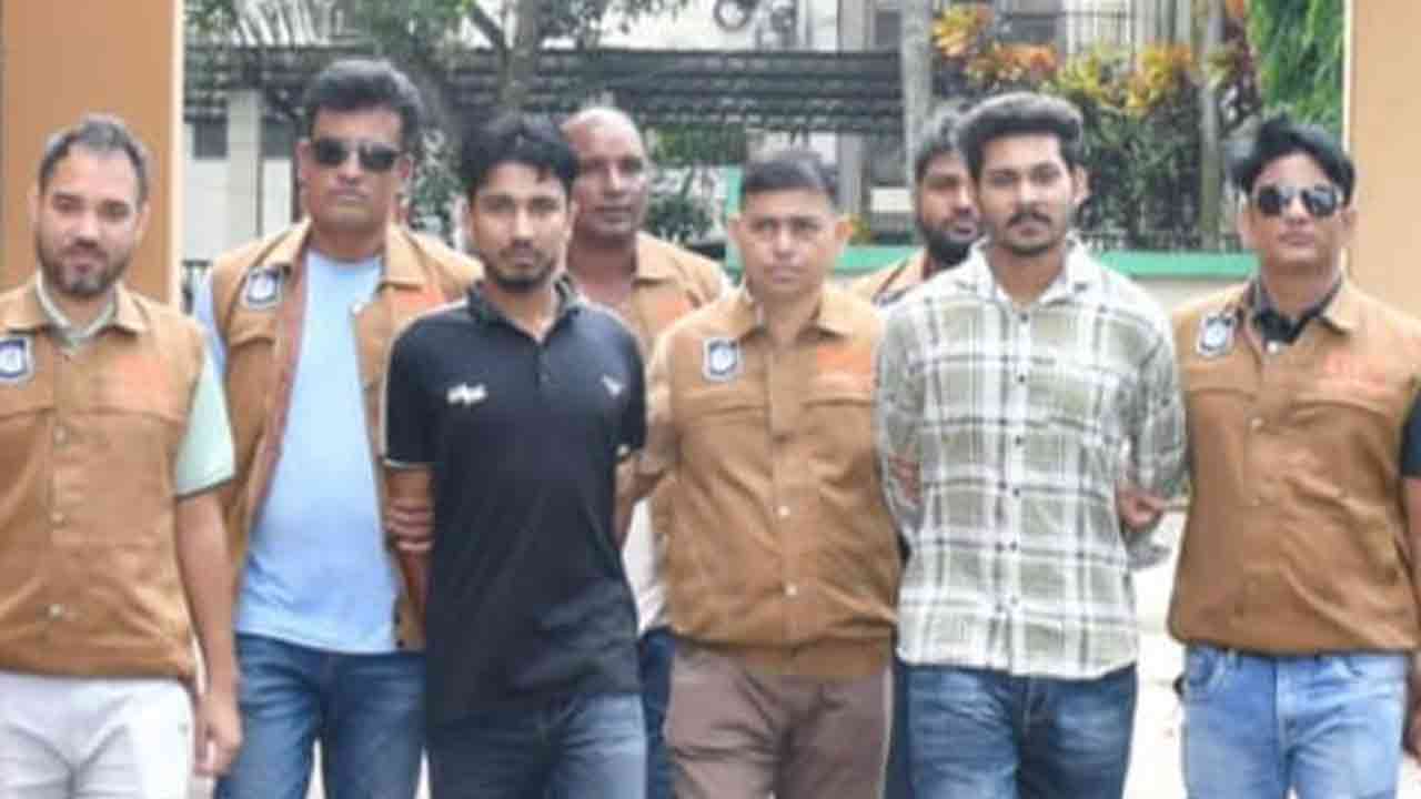 নওগাঁয় কিশোর গ্যাংয়ের দুই নেতাকে গ্রেপ্তার