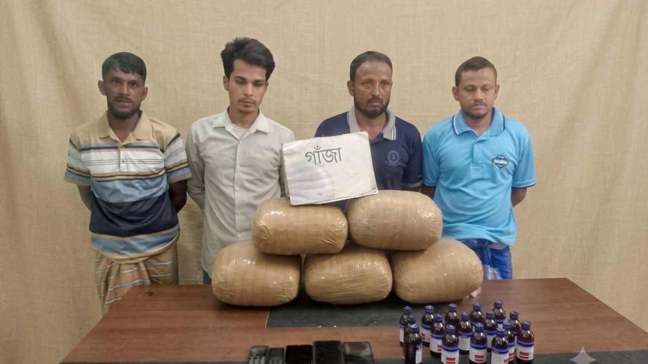 কুড়িগ্রামে ২৫ কেজি গাঁজা ও স্কাপসহ ৪ মাদক ব্যবসায়ী গ্রেপ্তার