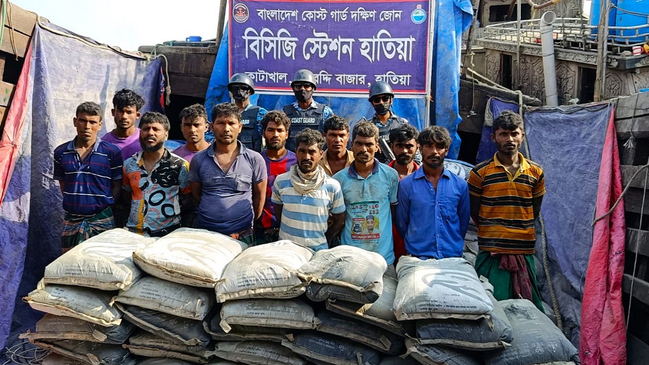 মিয়ানমারে পাচারকালে ৫৯৫ বস্তা সিমেন্ট জব্দ, আটক ১২