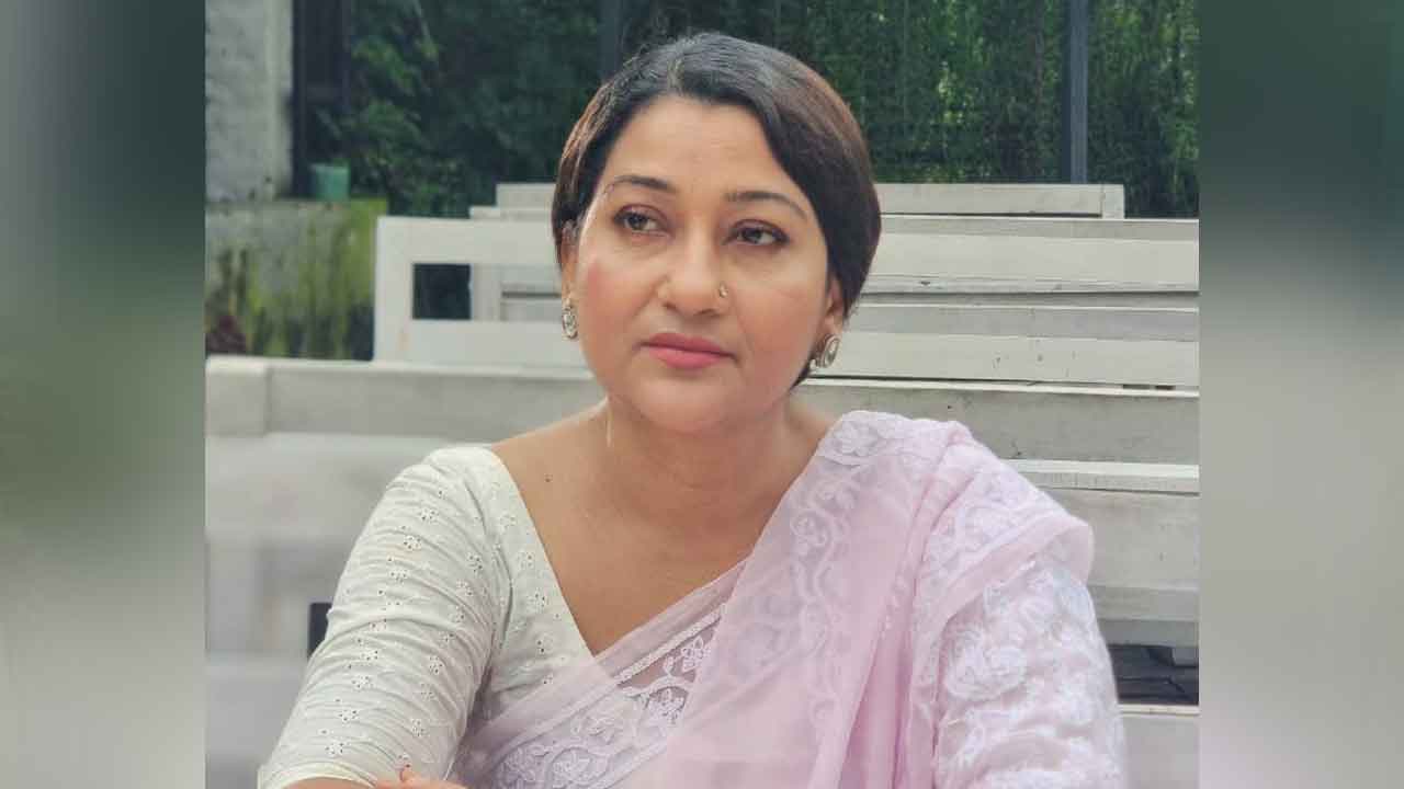 হঠাৎ দীপা খন্দকারের আবেগঘন ফেসবুক পোস্ট