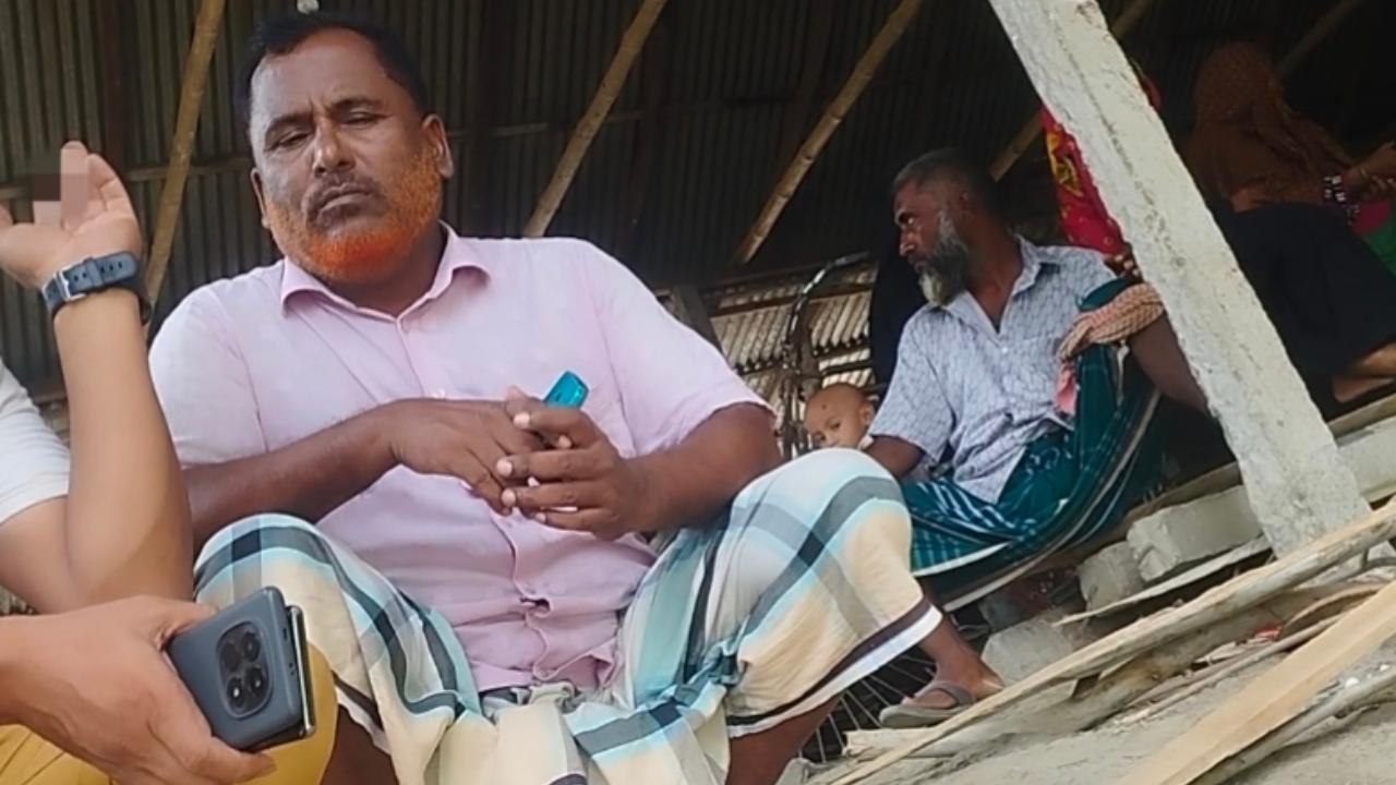 শিক্ষকতার আড়ালে অবৈধভাবে কোটি কোটি টাকার সম্পদের মালিক নাইমুল মাস্টার