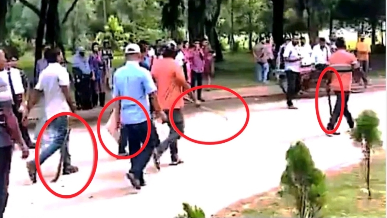 ইবি ক্যাম্পাসে দেশীয় অস্ত্রের মহড়া, প্রশ্নের মুখে ক্যাম্পাসের নিরাপত্তা