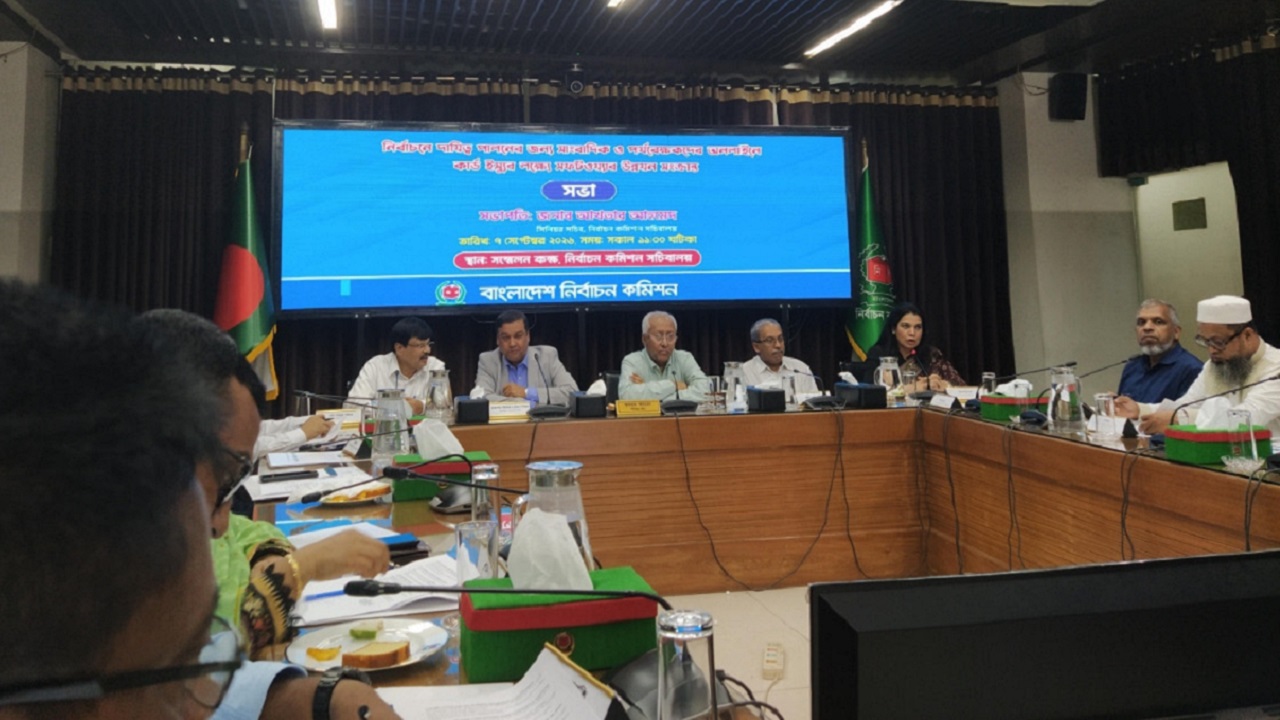 সব নির্বাচনে সংবাদ সংগ্রহের জন্য অনলাইনে কার্ড দেবে ইসি