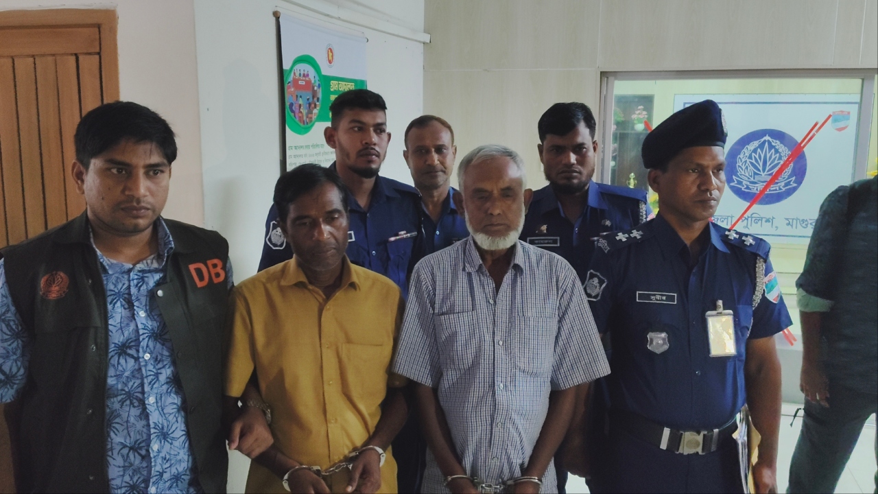 মাগুরায় সরকারি সার অবৈধ মজুত ও কালোবাজারির অভিযোগে গ্রেপ্তার ২