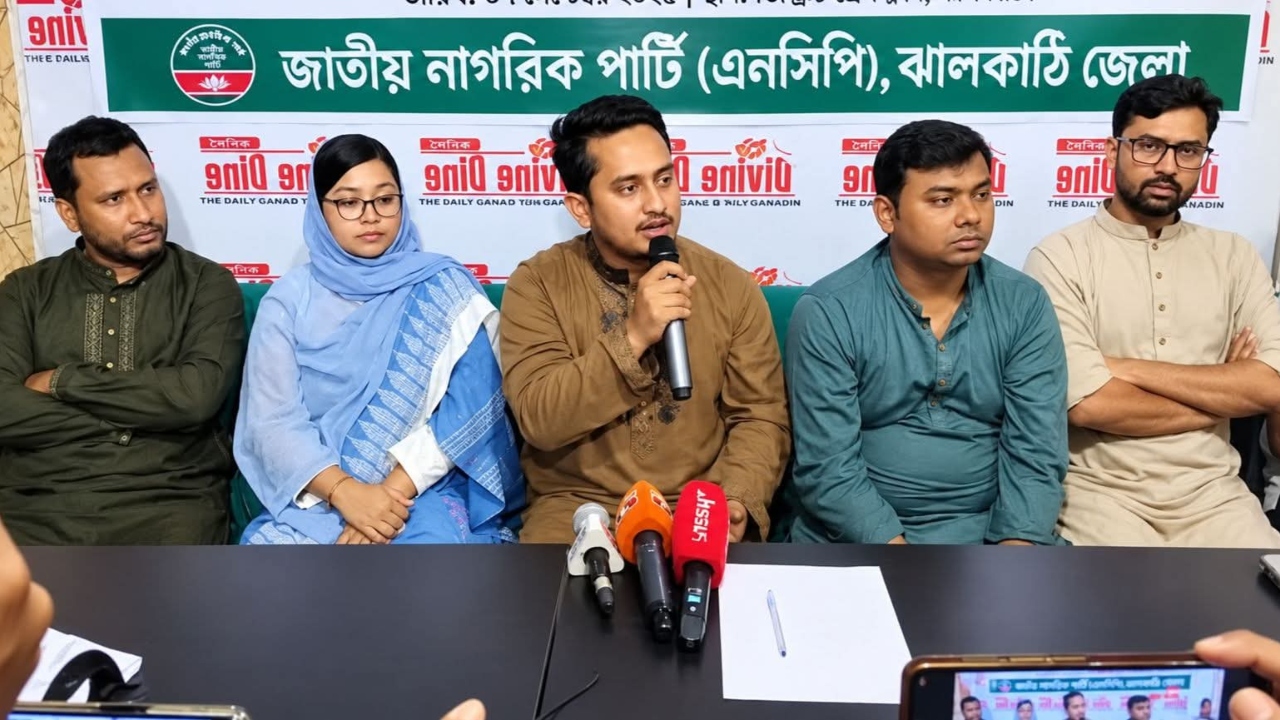 শেখ হাসিনা ফিরলে বিমানবন্দর থেকে ফাঁসির কাষ্ঠে নিতে জুলাই শহীদদের পরিবারই যথেষ্ট: সারজিস