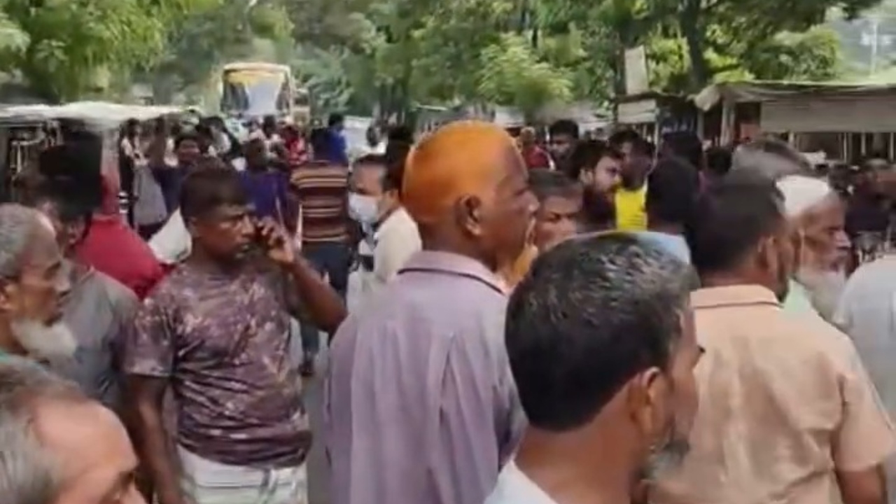 সারের দাবিতে আবারও লালমনিরহাটে মহাসড়ক অবরোধ