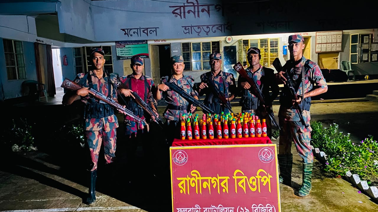 ফুলবাড়ীতে বিজিবির অভিযানে বিদেশি মদ ও ভারতীয় ট্যাবলেট জব্দ