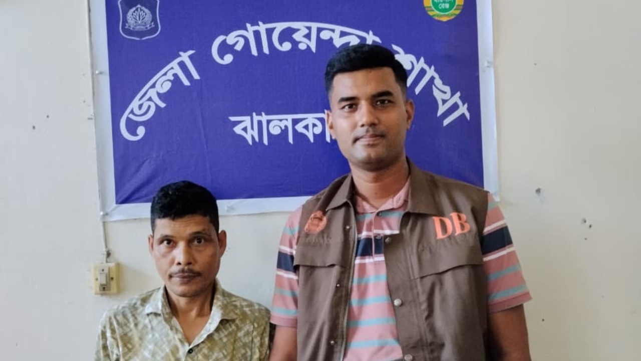 ঝালকাঠিতে গাঁজা ও নগদ ৪০ হাজার টাকাসহ গ্রেপ্তার ১