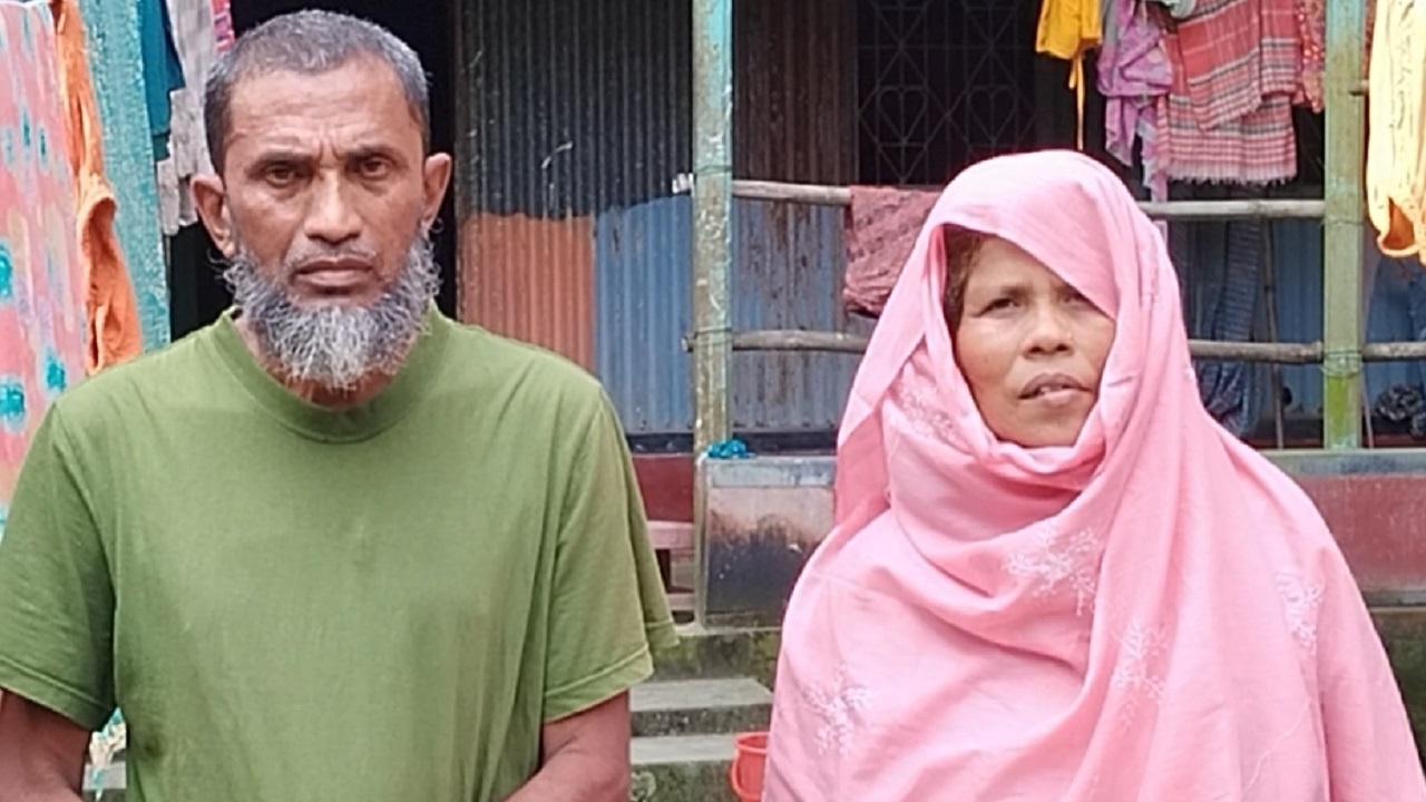 নেশাগ্রস্ত ছেলের ভয়ে ১৫ দিন ধরে বাড়িছাড়া বাবা-মা