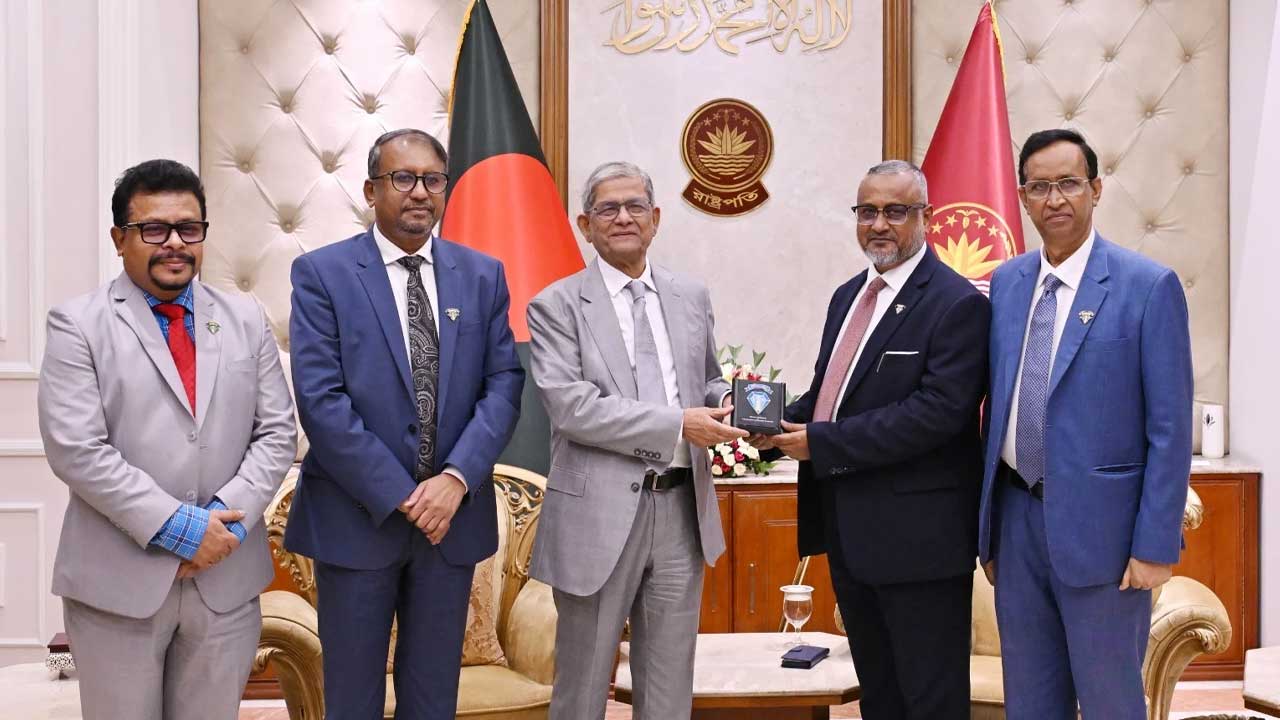 দুর্নীতিবাজ যত প্রভাবশালীই হোক, আইনের আওতায় আনতে হবে: রাষ্ট্রপতি