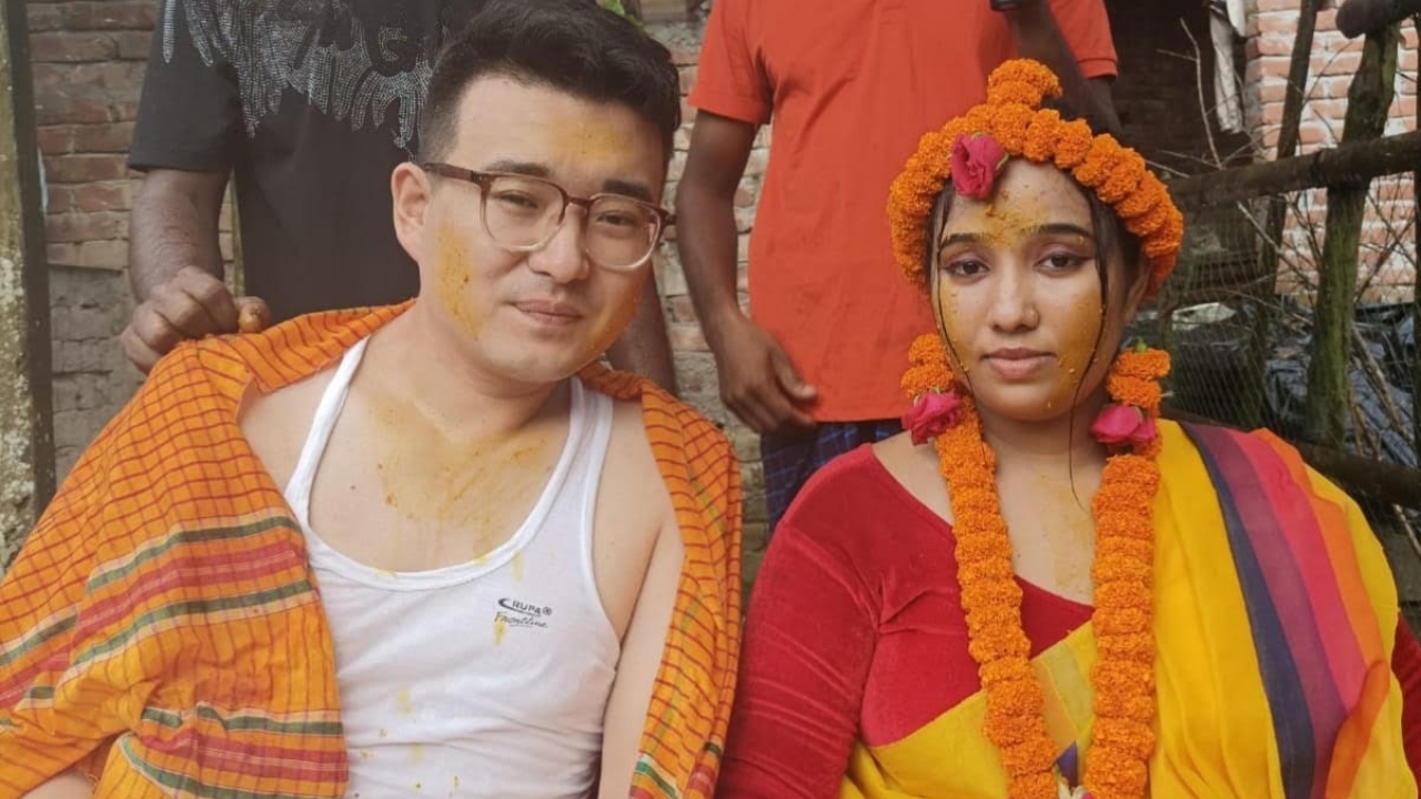প্রেমের টানে বাকেরগঞ্জে চীনা যুবক