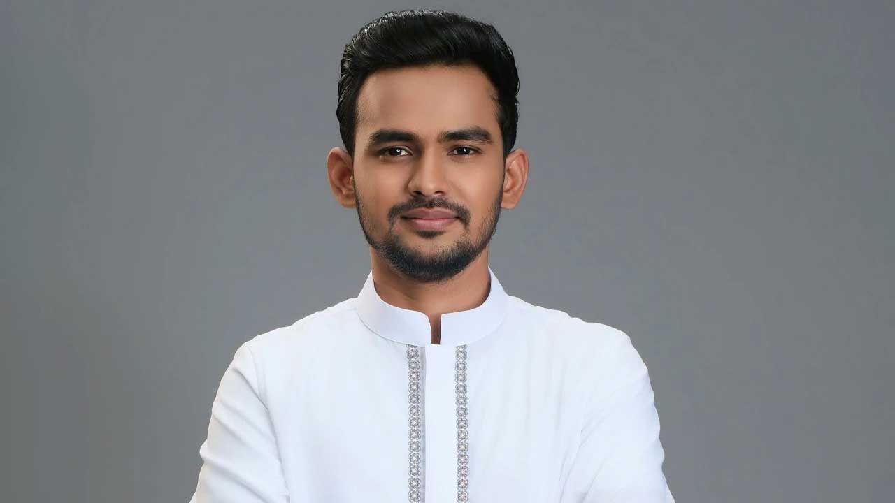 বিদেশে কিছু পেলে ১০ শতাংশ দিয়েন: আসিফ মাহমুদ
